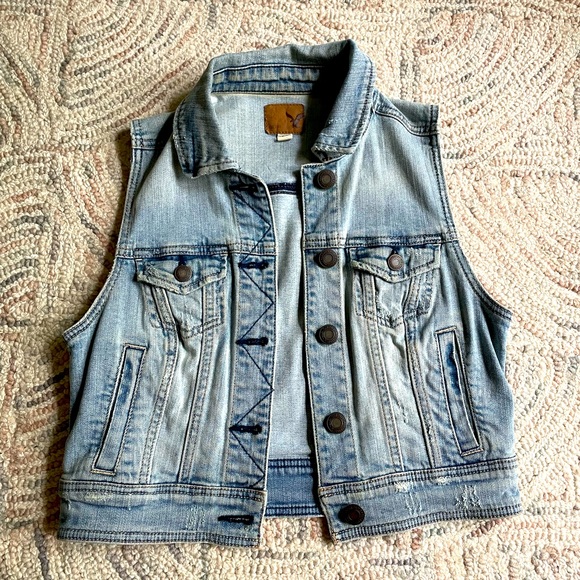 Light-wash denim vest - Picture 1 of 3